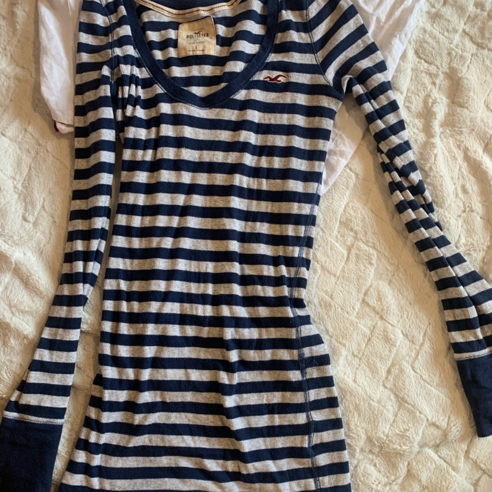2000s Hollister long sleeve ribbed striped sleeve stretch Elena Gilbert henley💙